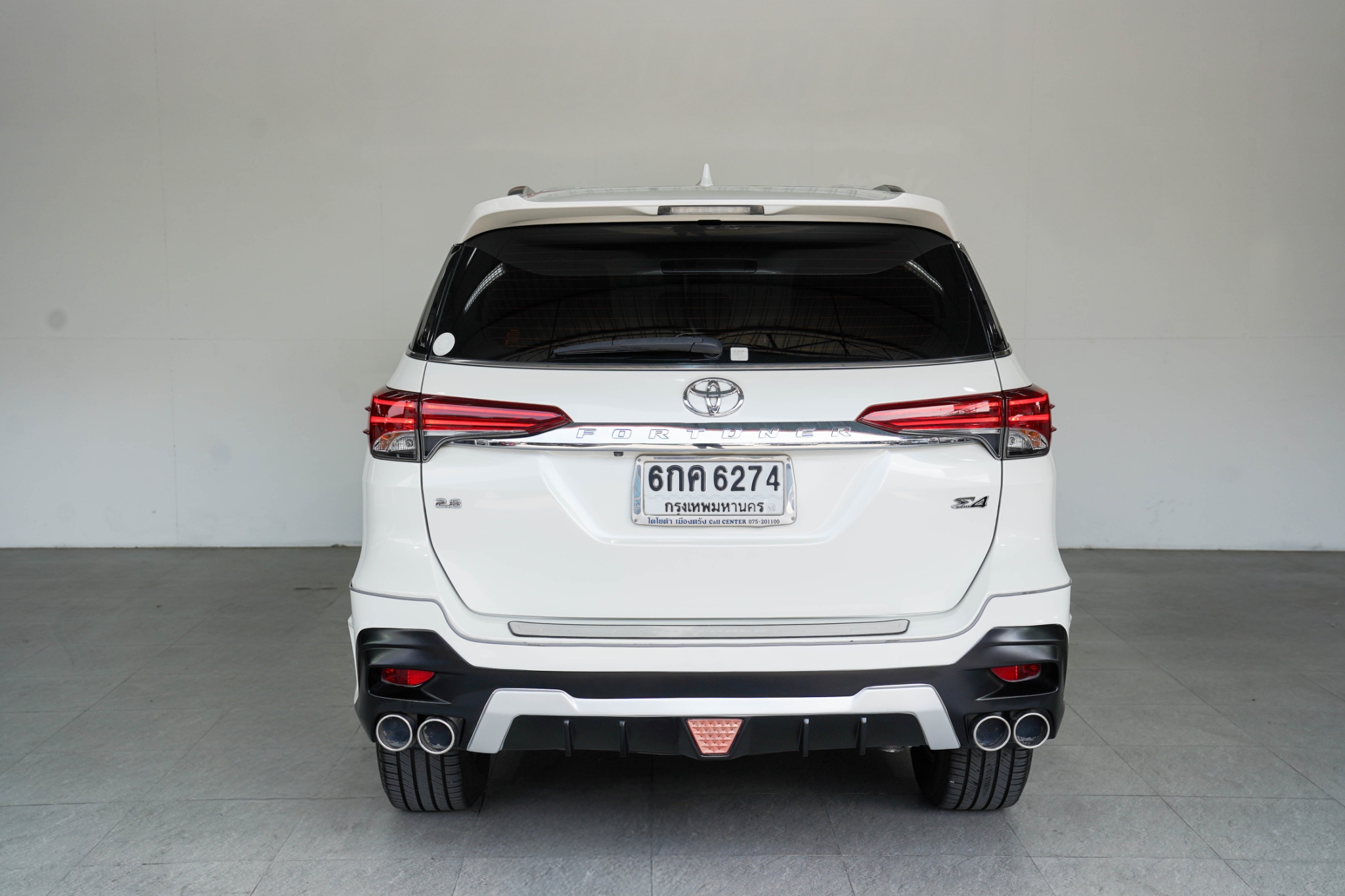 TOYOTA FORTUNER 2.8 V 4WD AT รูปที่ 2