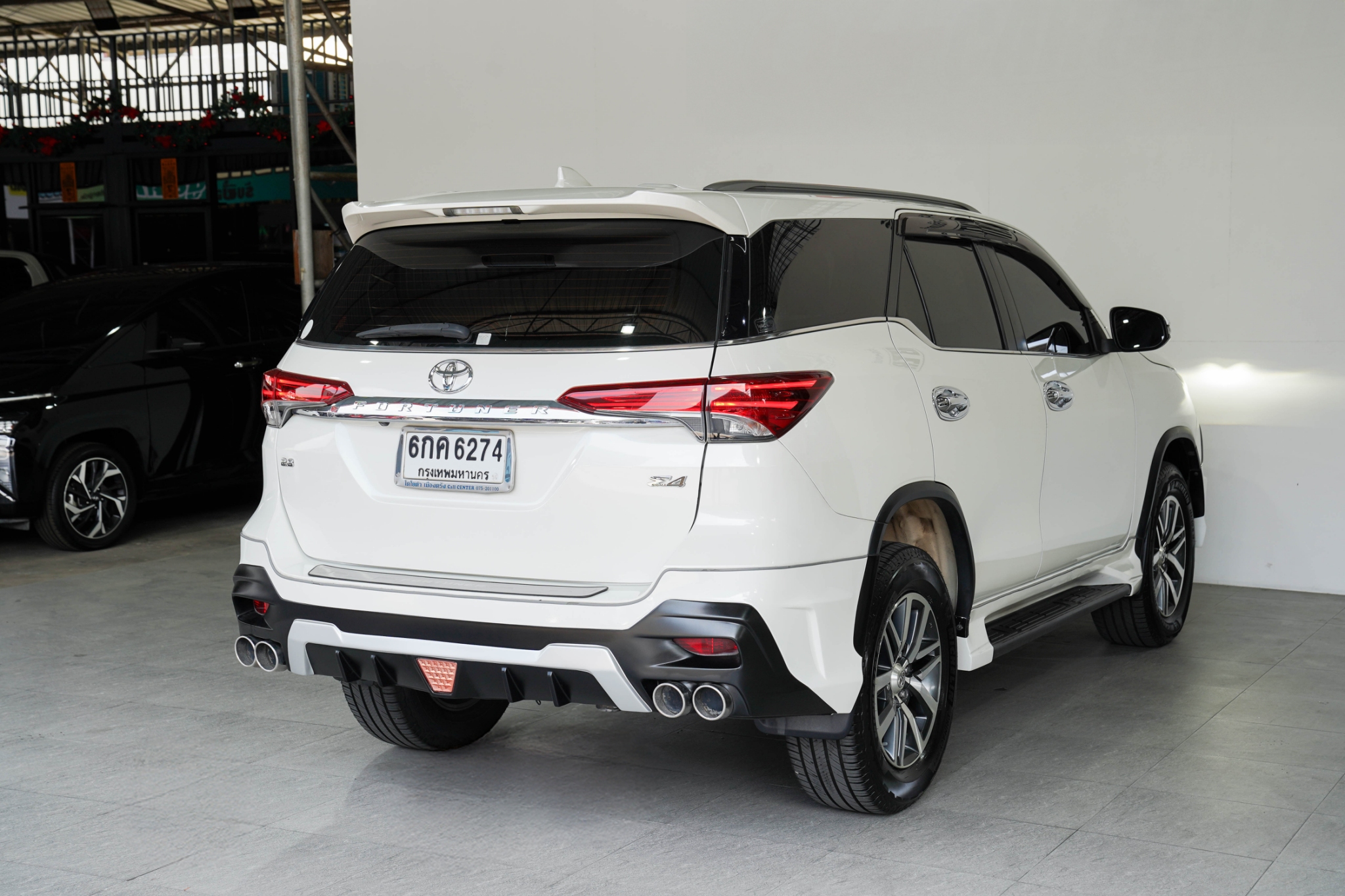TOYOTA FORTUNER 2.8 V 4WD AT รูปที่ 3