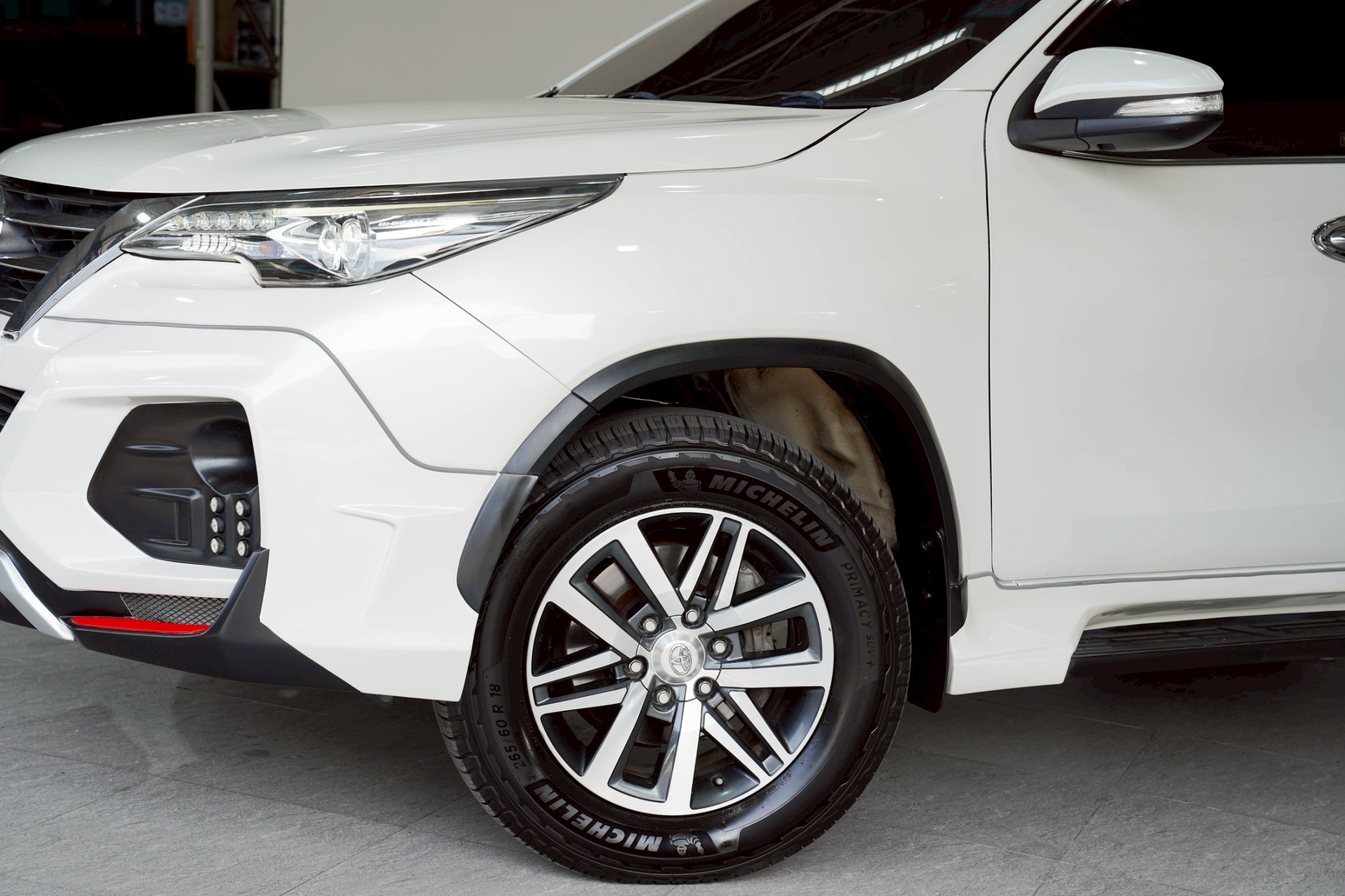 TOYOTA FORTUNER 2.8 V 4WD AT รูปที่ 5