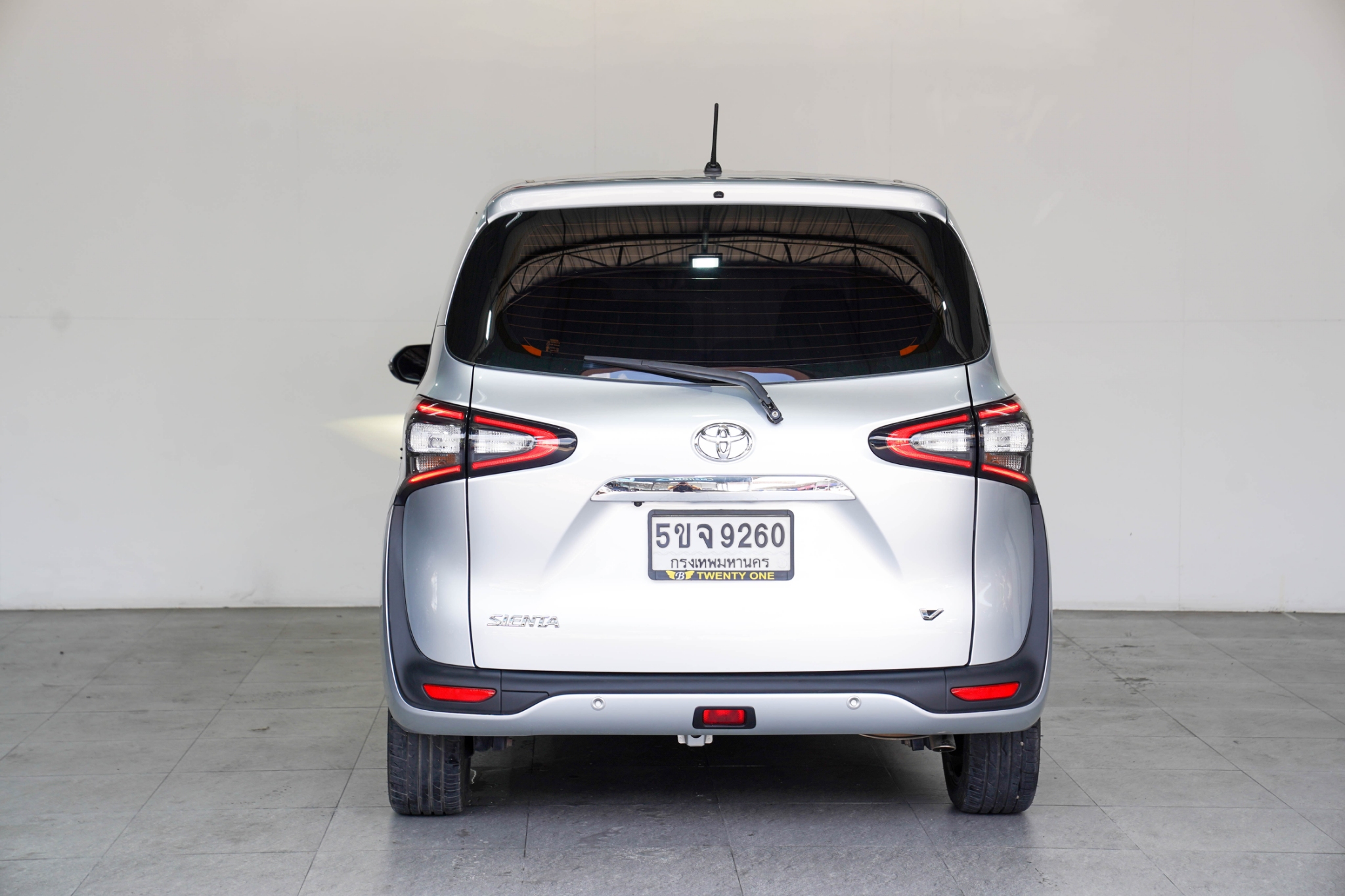 TOYOTA SIENTA 1.5 V AT รูปที่ 2