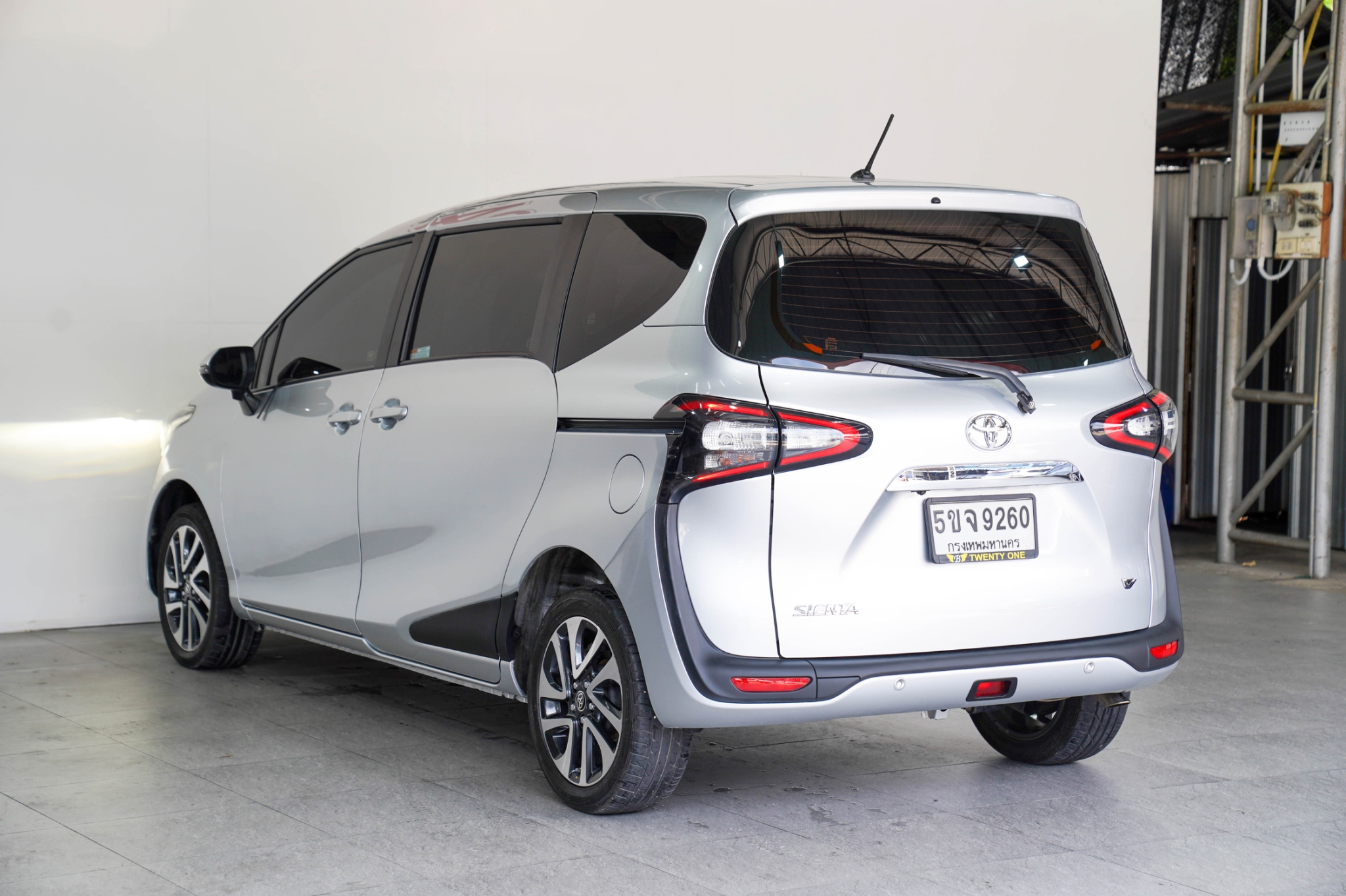 TOYOTA SIENTA 1.5 V AT รูปที่ 4
